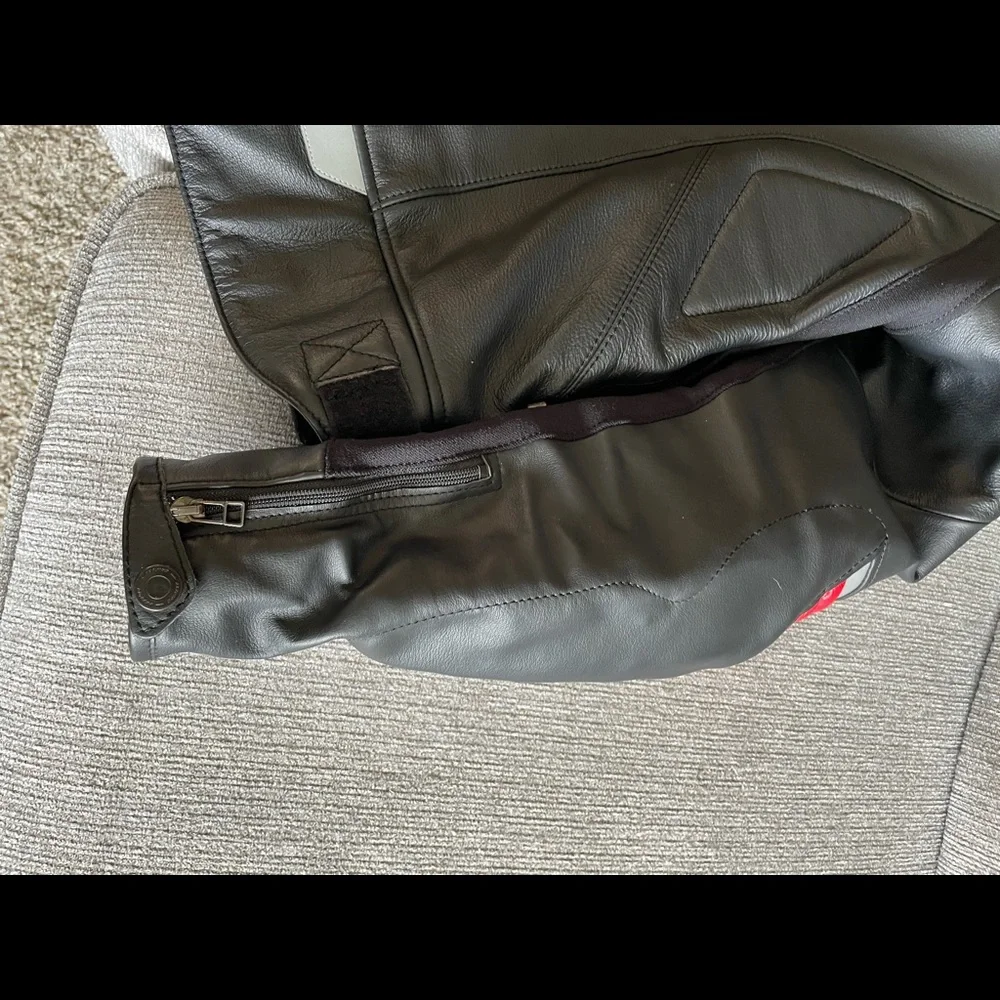 Dainese motorcycle jacket - Picture 7 of 9